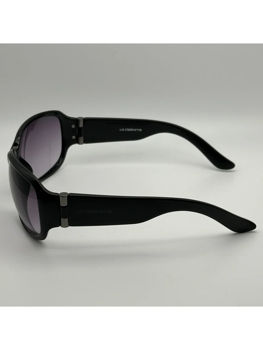 Liz Claiborne Black Oversized Sunglasses with Gradient Lenses